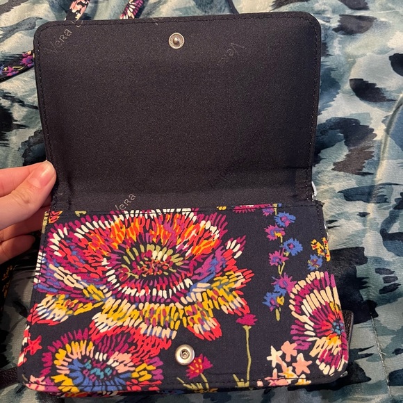 Vera Bradley cross body/wristlet - Picture 3 of 5